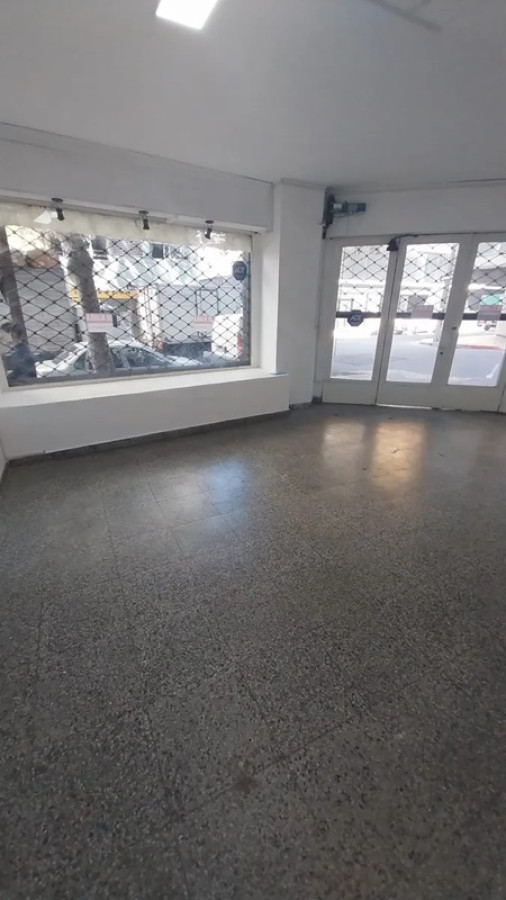 Local Comercial ID.5550 - Alquiler Local Comercial Cordon Gran Esquina 100m2