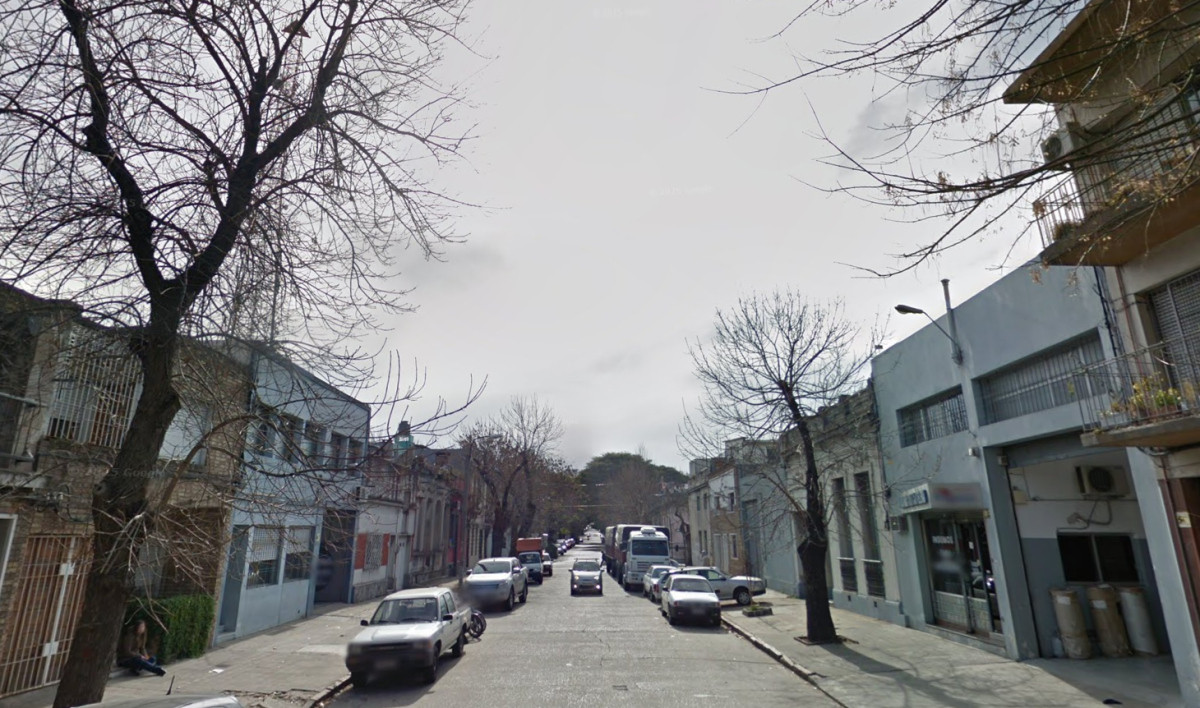 Local Comercial ID.5132 - Venta Gran Local 592m2 Reducto 2 Plantas y 4 Baños en Reducto