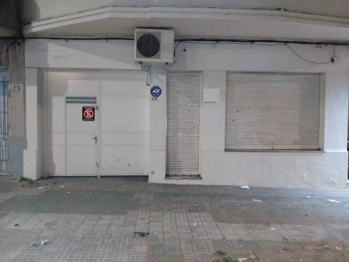 Local Comercial ID.5602 - Alquiler Local Comercial 1800m2 La Comercial con cocheras