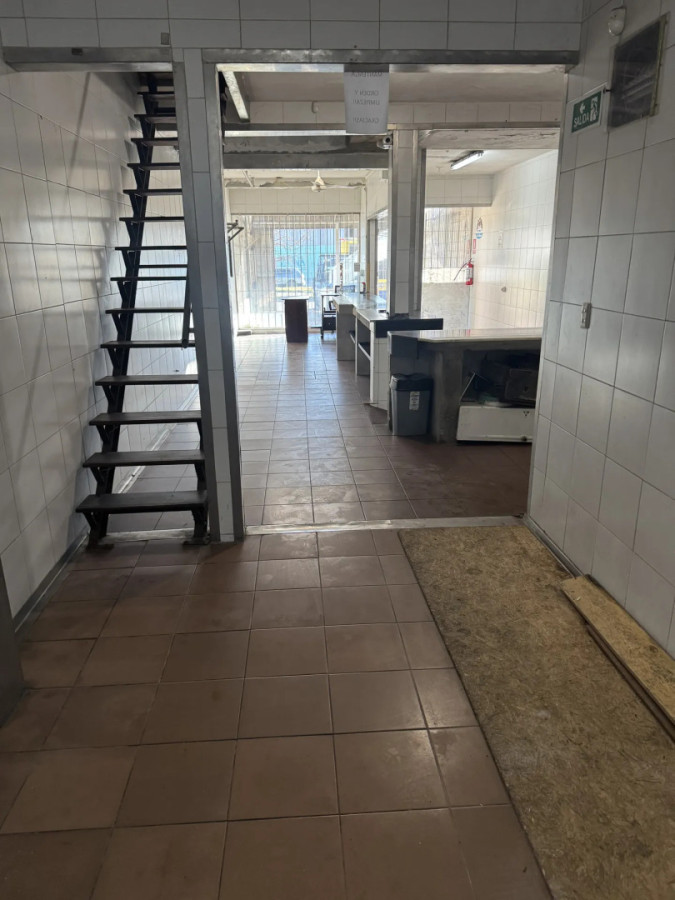 Local Comercial ID.6799 - Alquiler Local Comercial 98m2 Mercado Modelo