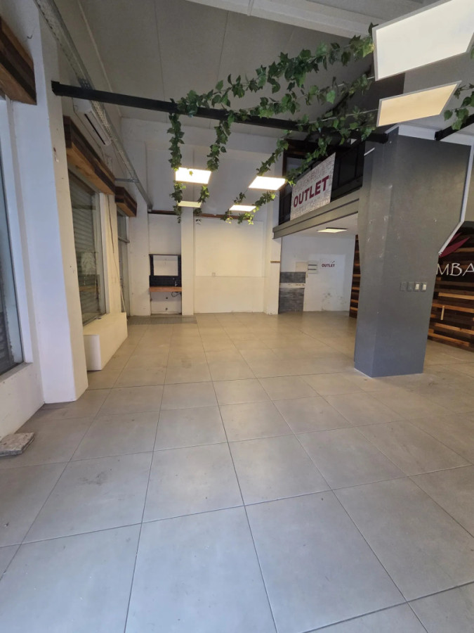 Local Comercial ID.6814 - Alquiler Local Comercial o Gastonomico La Comercial 180m2