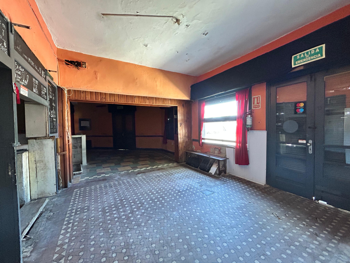 Local Comercial ID.4347 - Venta con renta Gran Local Comercial con Vivienda La Teja