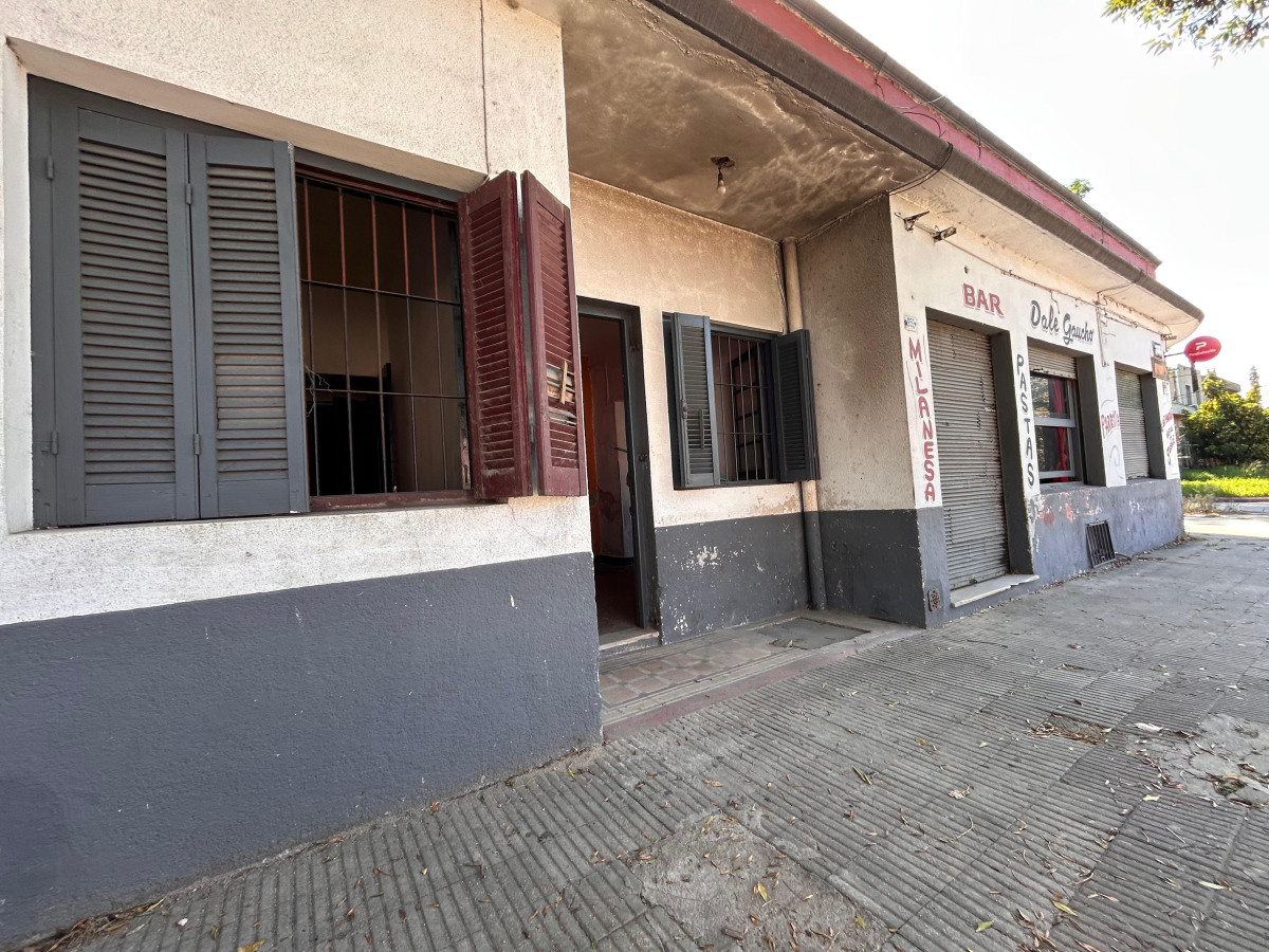 Local Comercial ID.4347 - Venta con renta Gran Local Comercial con Vivienda La Teja