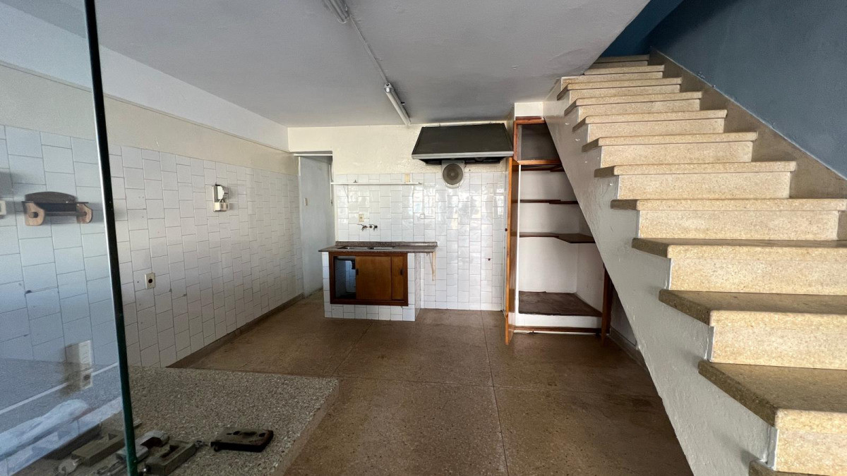 Local Comercial ID.5412 - Venta Local o Vivienda opcional Gastronomico Parque Rodo 64m2