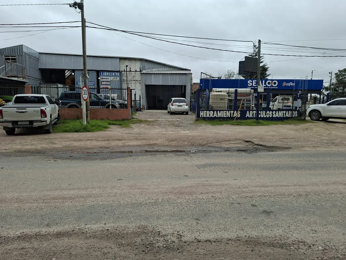 Local Comercial ID.6903 - Alquiler Local Comercial tipo Galpones Paso Carrasco 185m2