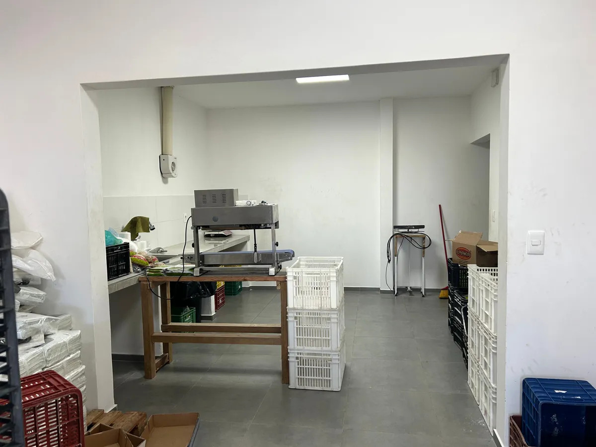 Local Comercial ID.5121 - Alquiler Local Comercial 131m2 Mercado Modelo con garaje