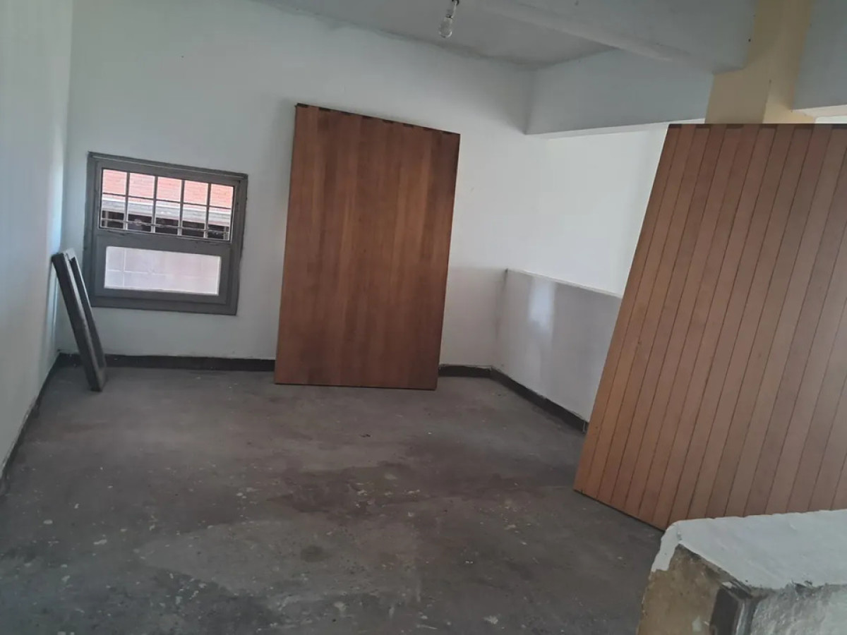 Local Comercial ID.6073 - Alquiler Local Ciudad Vieja frente a la Rambla 70m2