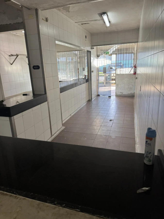 Local Comercial ID.6799 - Alquiler Local Comercial 98m2 Mercado Modelo