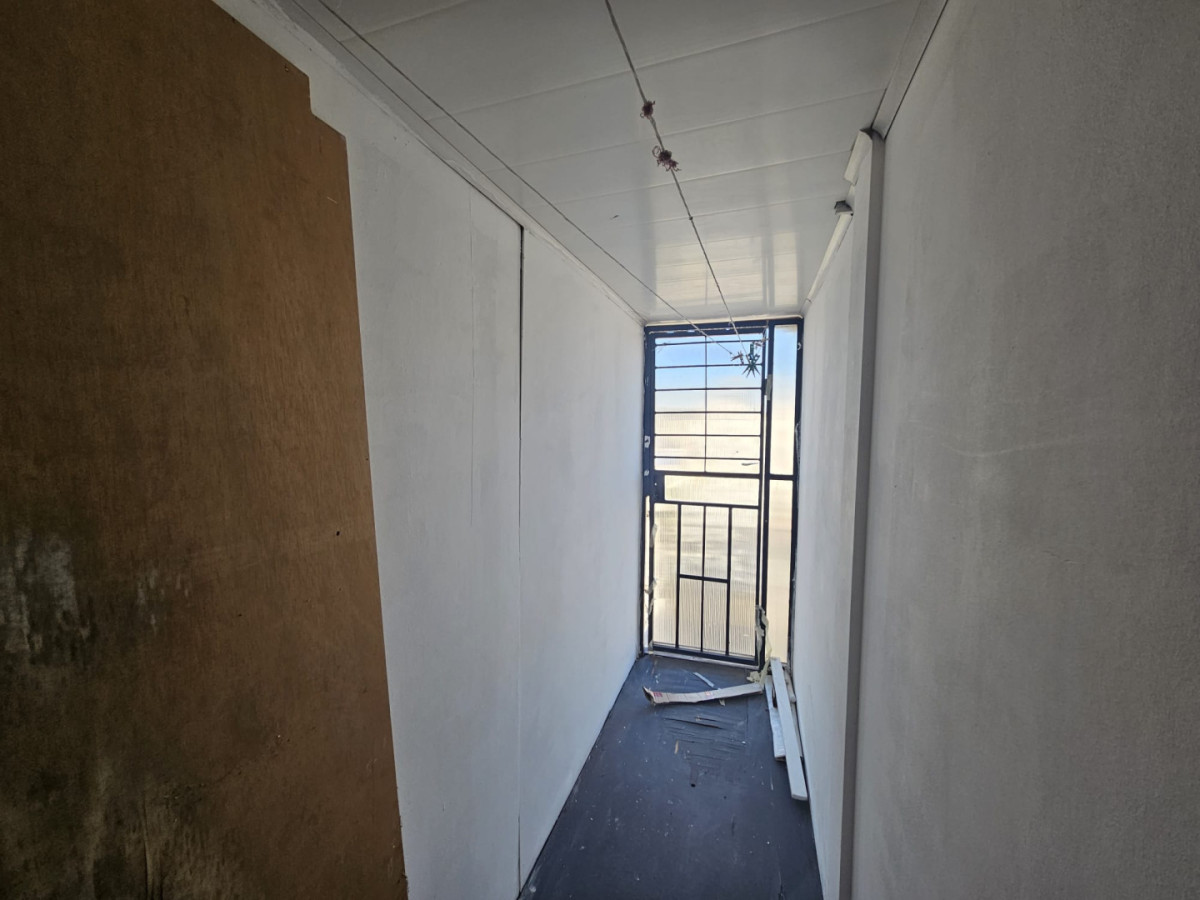 Local Comercial ID.6442 - Alquiler o Venta Local o Vivienda Malvin 75m2 en dos plantas