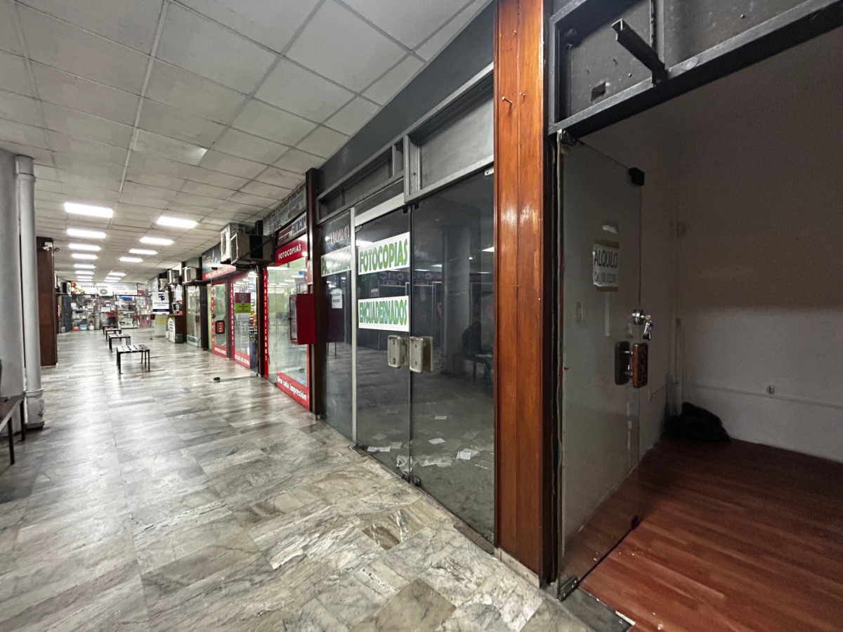 Local Comercial ID.4933 - Alquiler Local en Galeria Periodos cortos o anual Centro