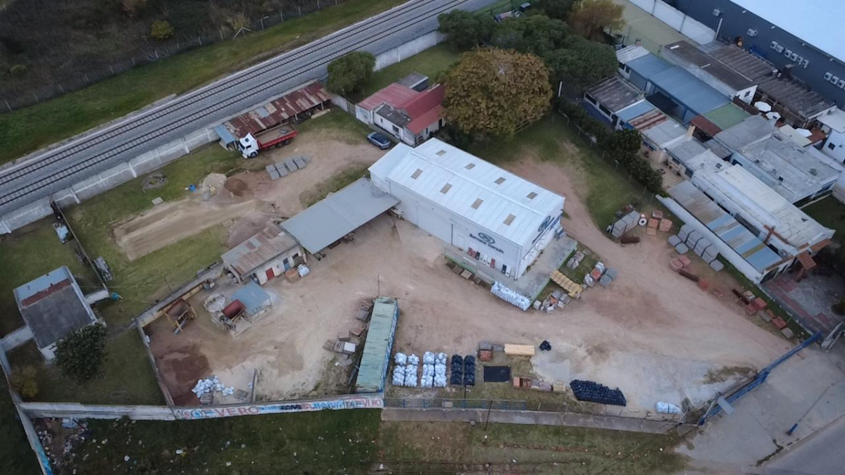 Terreno ID.6908 - Venta Terreno y Galpon Sayago sobre avenidas Inversion 5300m2