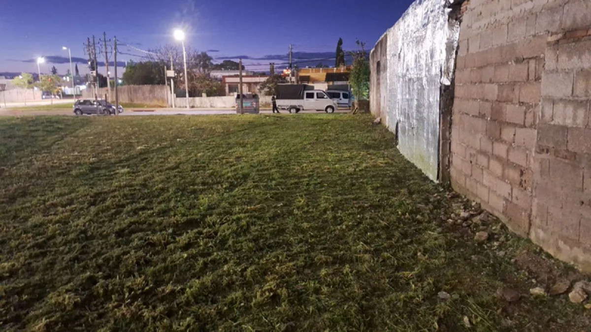 Terreno ID.5424 - Venta Terreno en esquina Antel Arena 300m2 Perez Castellanos
