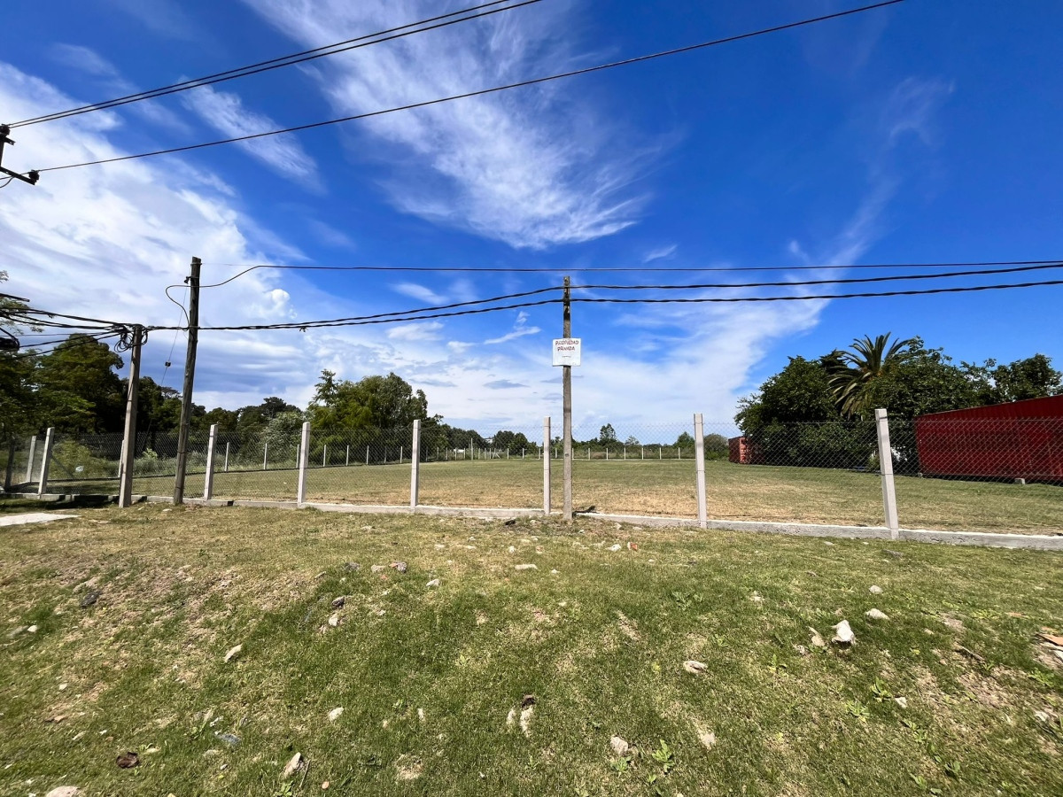 Terreno ID.2707 - Venta Excelente Terreno con dos Casas y galpones Para Inversionistas Parque Carrasco