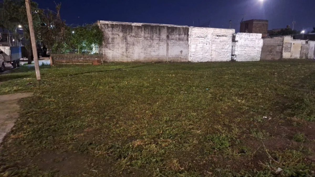 Terreno ID.5424 - Venta Terreno en esquina Antel Arena 300m2 Perez Castellanos