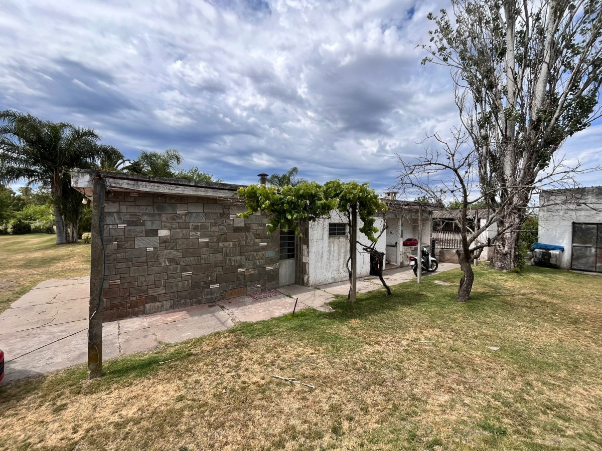 Terreno ID.2707 - Venta Excelente Terreno con dos Casas y galpones Para Inversionistas Parque Carrasco