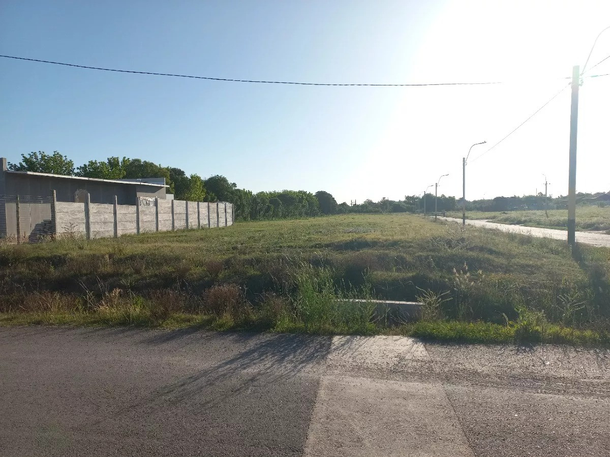Terreno ID.4527 - Venta Excelente Terreno Alto y en Esquina Lagomar 
