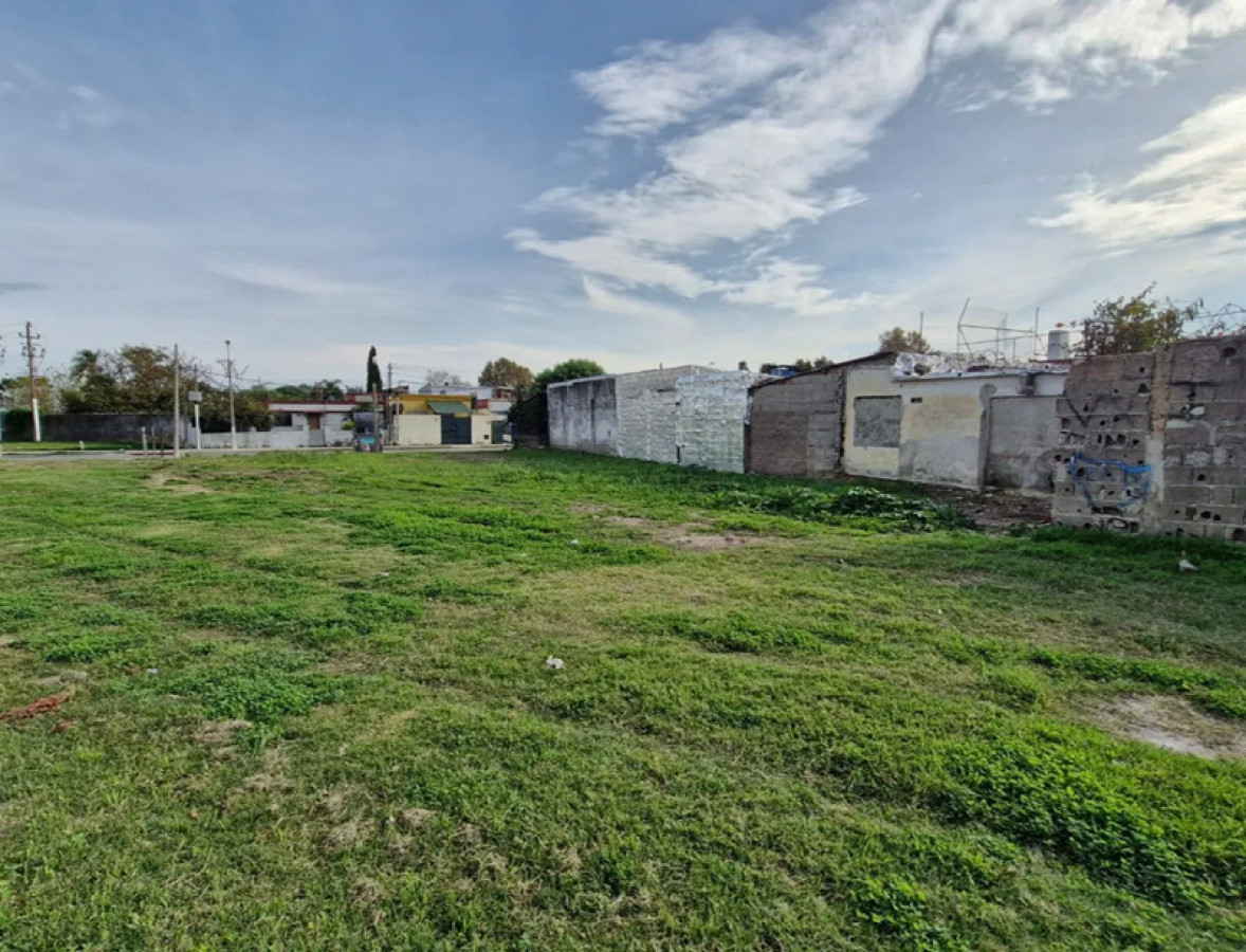 Terreno ID.5424 - Venta Terreno en esquina Antel Arena 300m2 Perez Castellanos