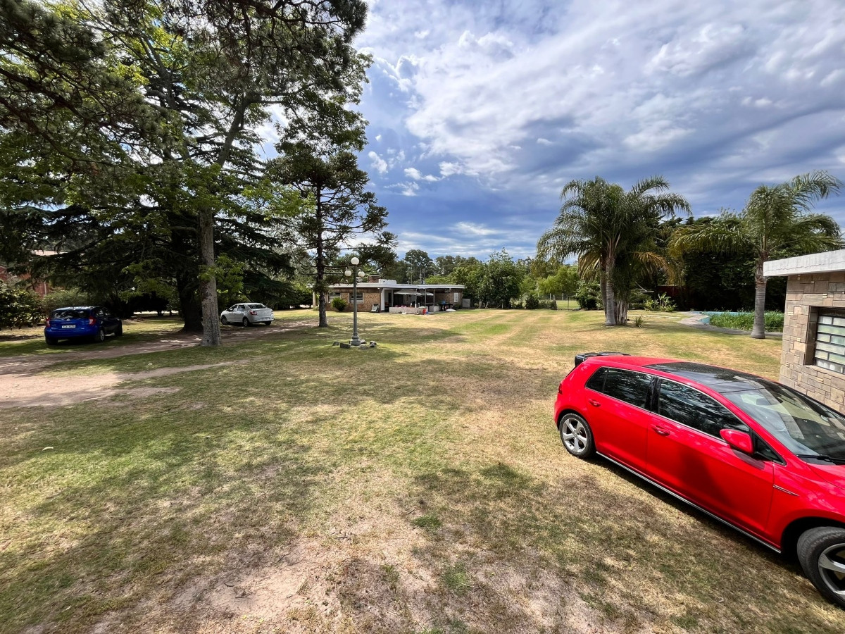 Terreno ID.2707 - Venta Excelente Terreno con dos Casas y galpones Para Inversionistas Parque Carrasco