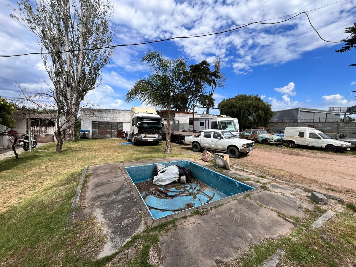 Terreno ID.2707 - Venta Excelente Terreno con dos Casas y galpones Para Inversionistas Parque Carrasco