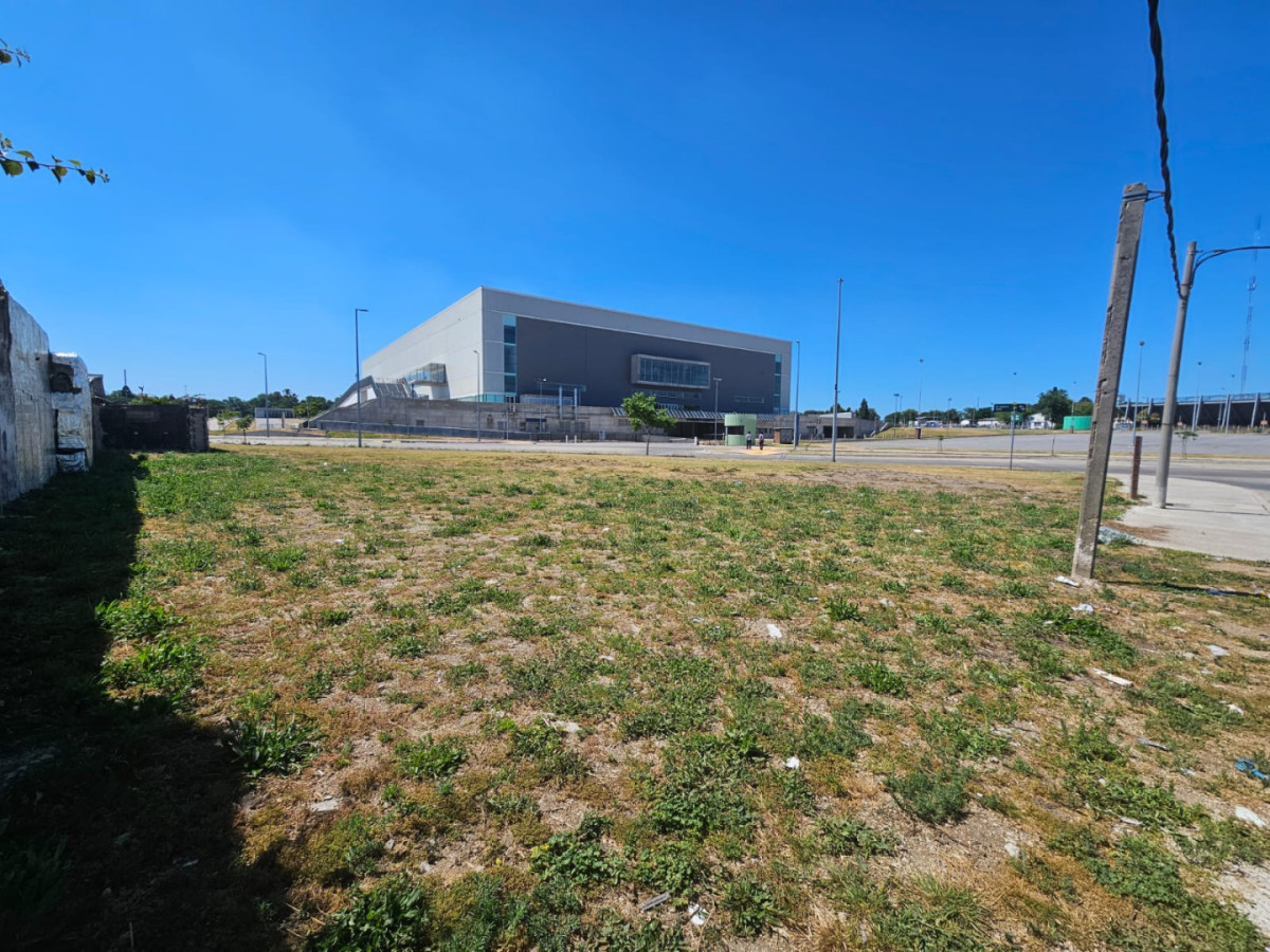 Terreno ID.5424 - Venta Terreno esquina Antel Arena 300m2 Perez Castellanos