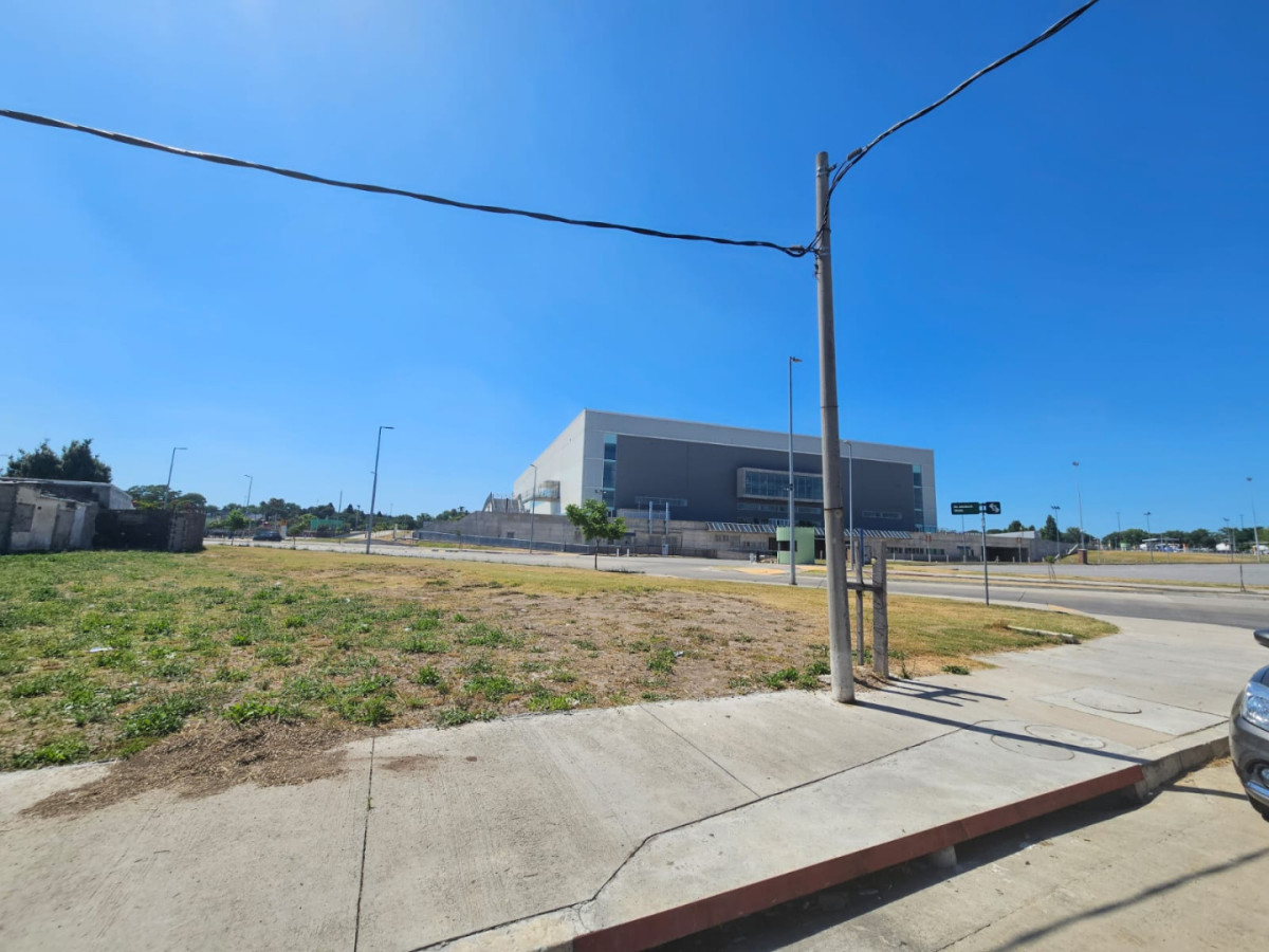 Terreno ID.5424 - Venta Terreno esquina Antel Arena 300m2 Perez Castellanos