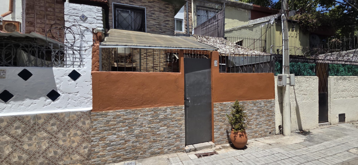 Apartamento ID.5948 - Venta Apartamento tipo Casa 2 Dormitorios Reducto con Patio