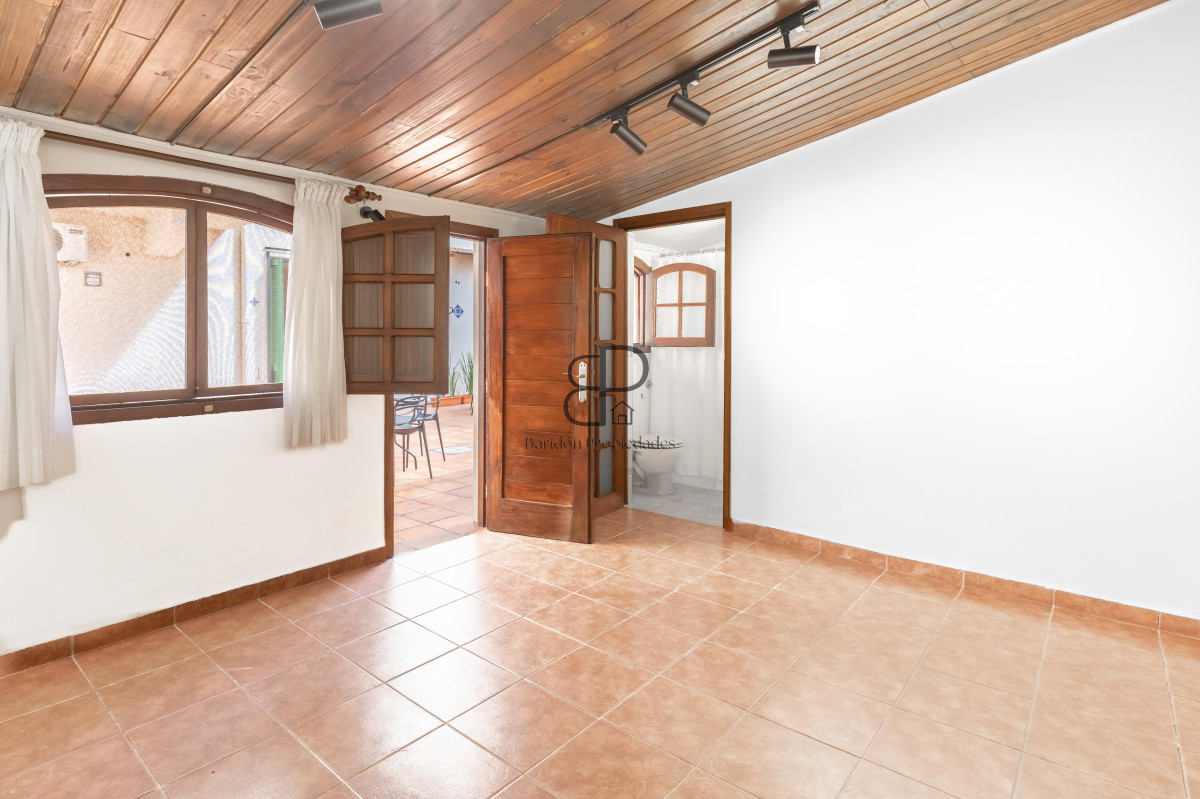 Oficina ID.5434 - Alquiler Hermosa Oficina Pocitos Punta Carretas con Patio