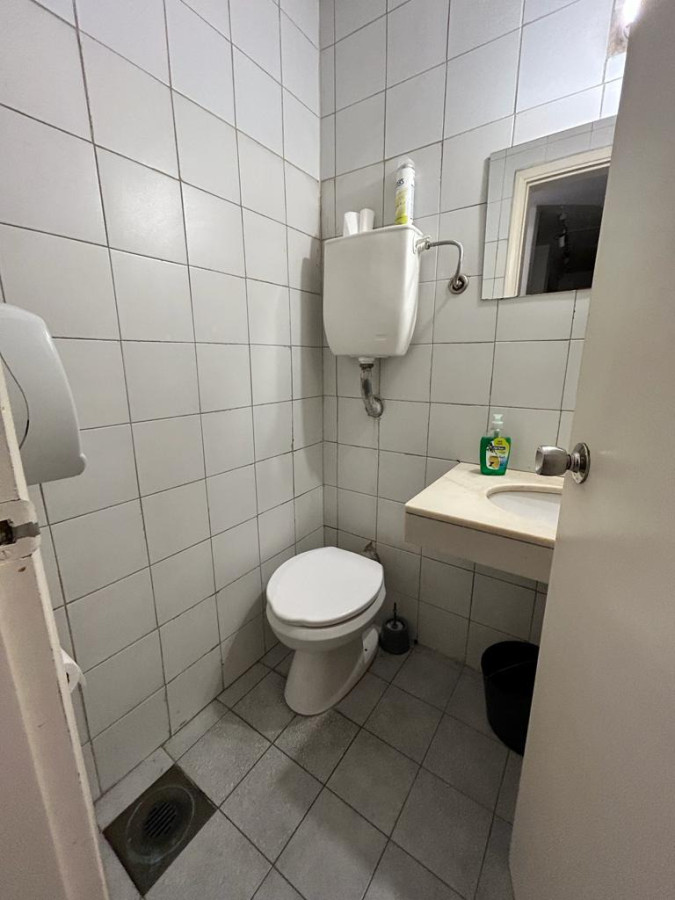 Oficina ID.6064 - Venta Oficina 2 Privados Ciudad Vieja 98m2