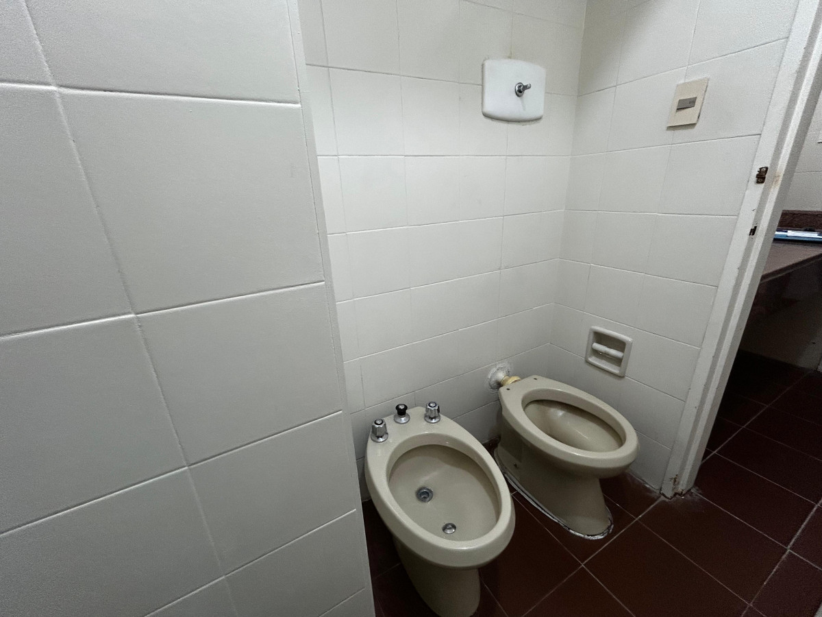 Oficina ID.5605 - Venta o Alquiler Oficina 32m2 Ciudad Vieja Plaza Matriz