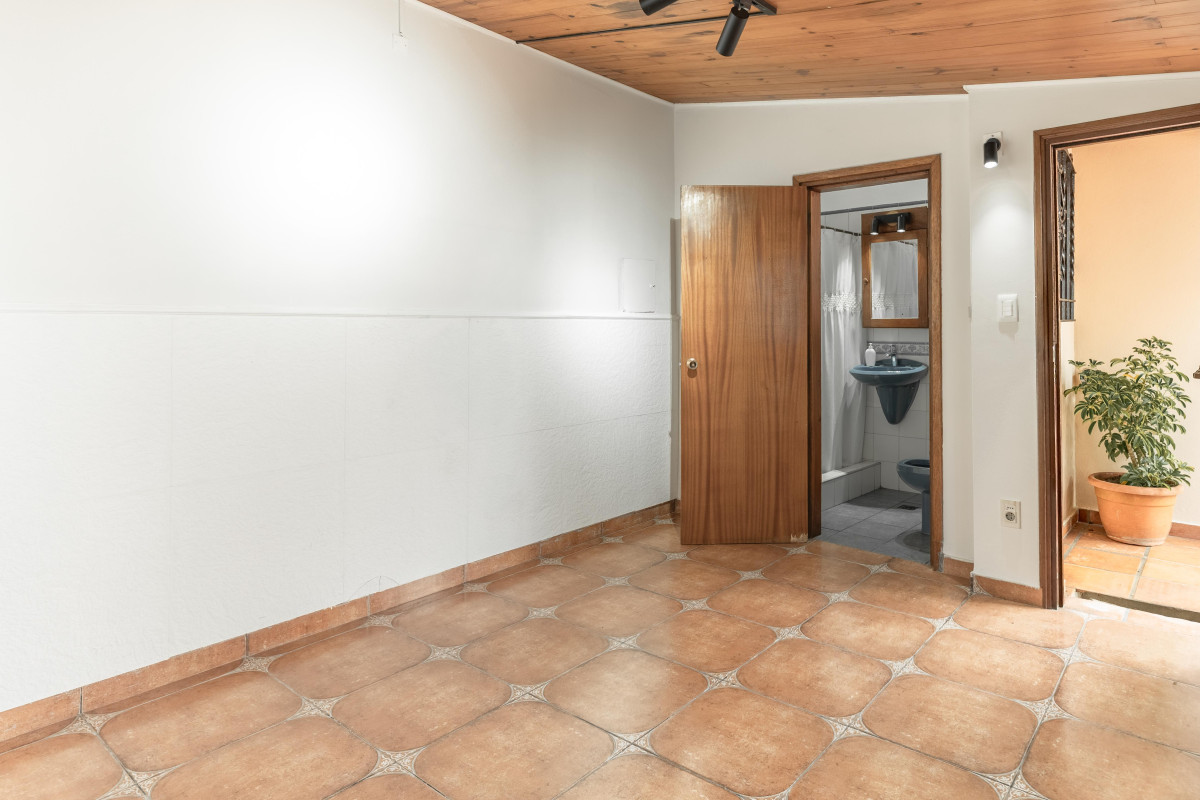 Oficina ID.5434 - Alquiler Hermosas Oficinas Pocitos con Patio Comun
