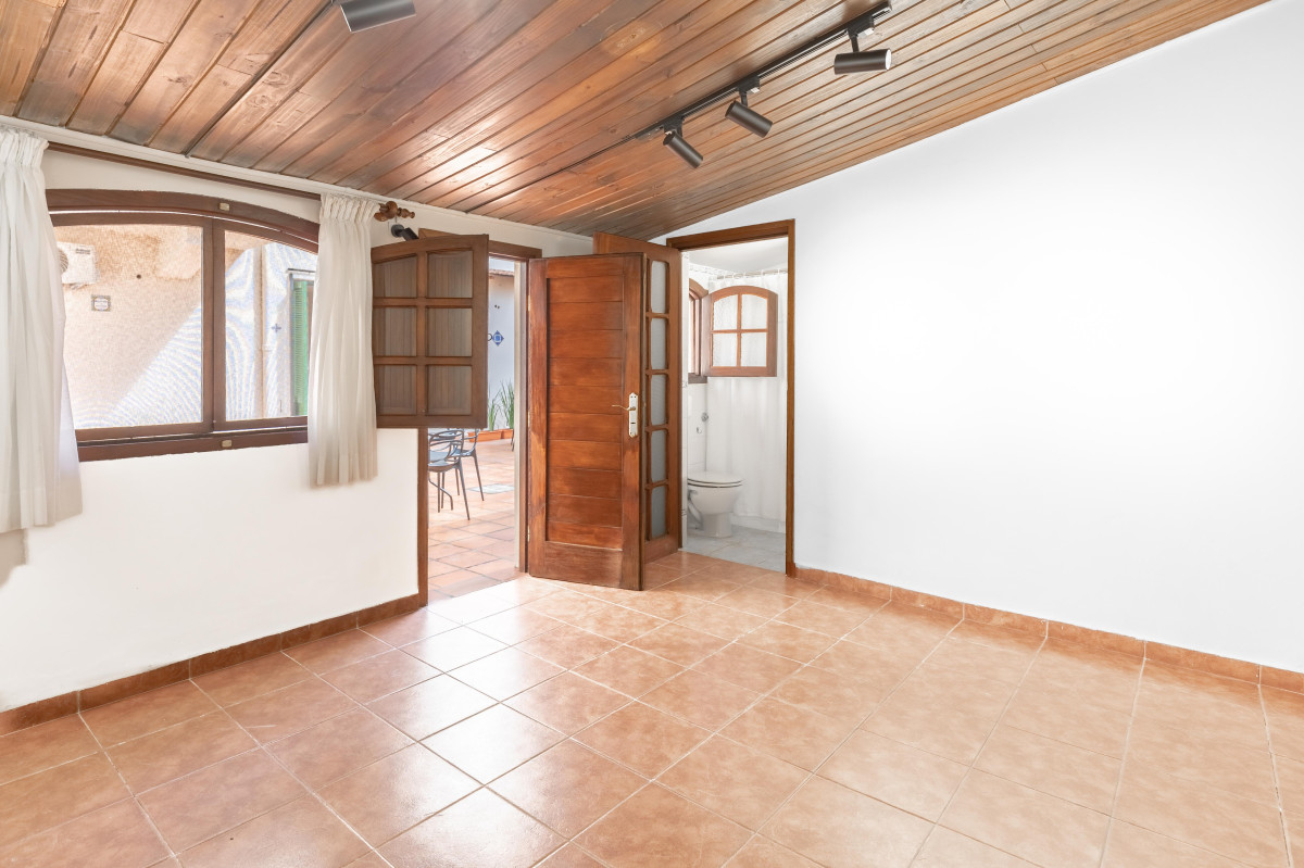 Oficina ID.5434 - Alquiler Hermosas Oficinas Pocitos con Patio Comun