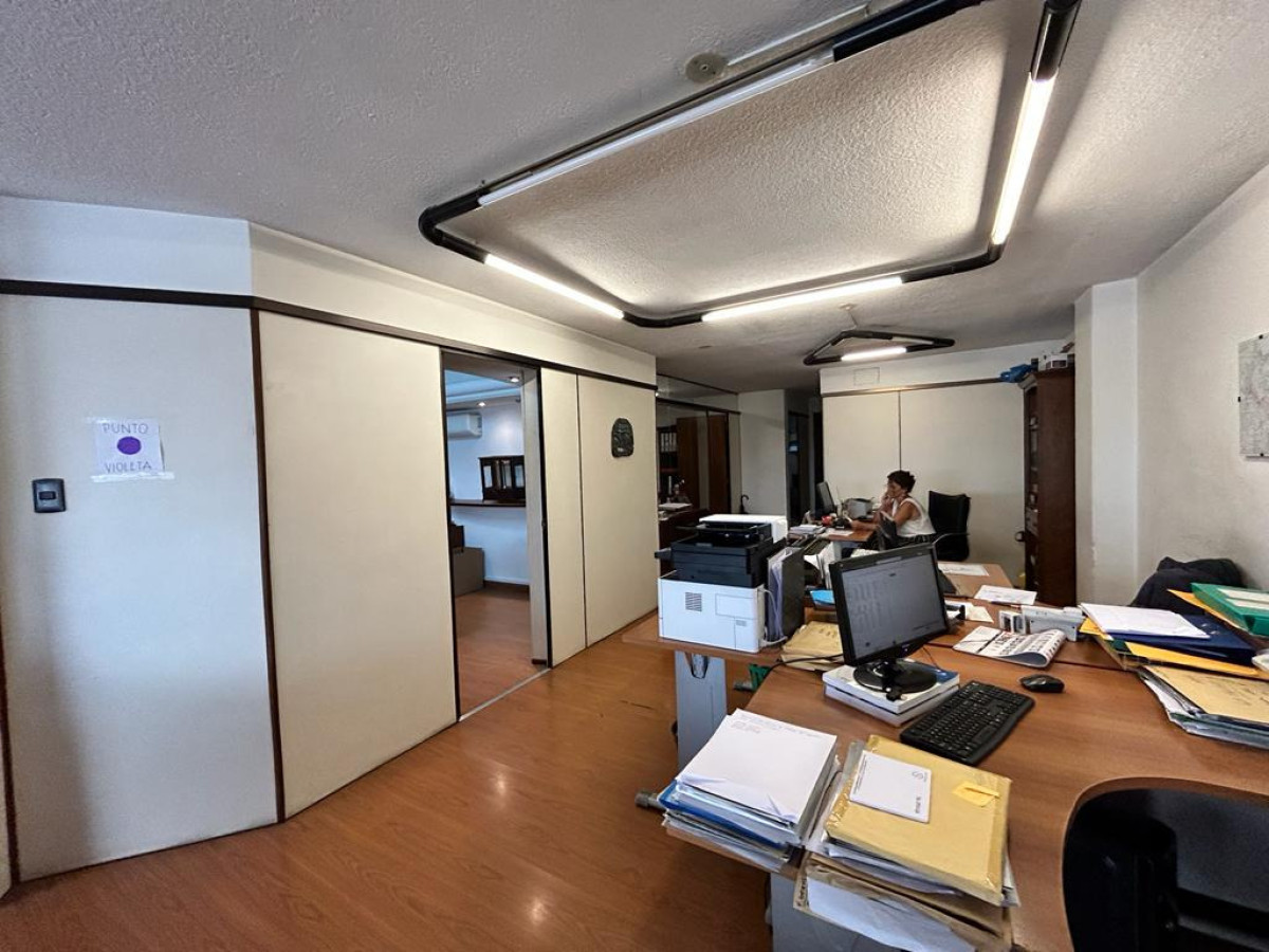 Oficina ID.6064 - Venta Oficina 2 Privados Ciudad Vieja 98m2