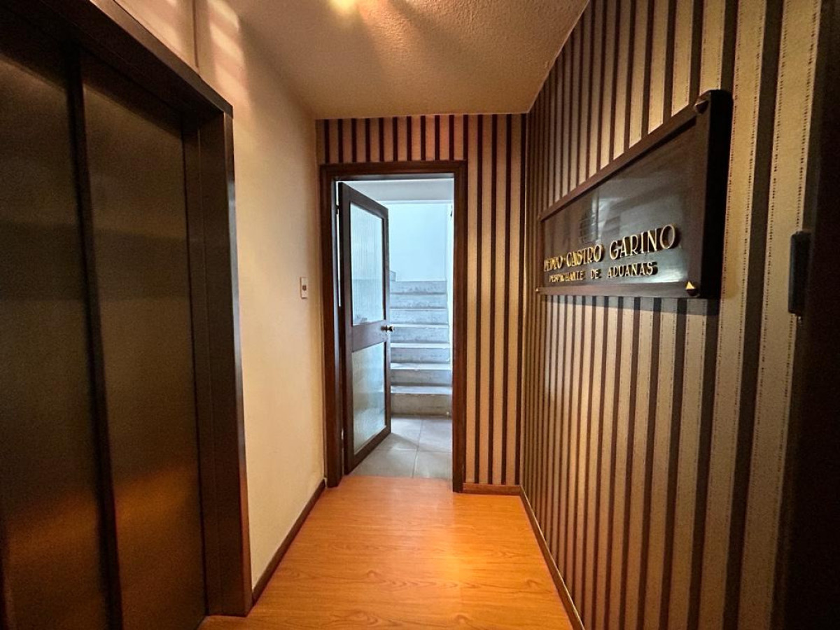 Oficina ID.6064 - Venta Oficina 2 Privados Ciudad Vieja 98m2