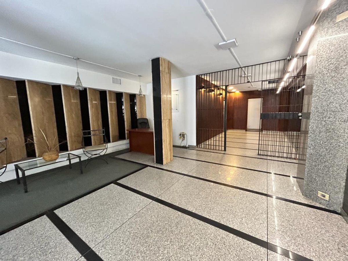 Oficina ID.6064 - Venta Oficina 2 Privados Ciudad Vieja 98m2