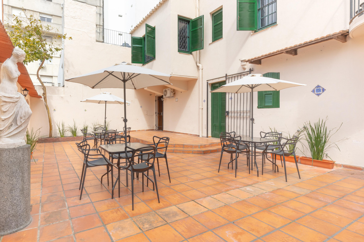 Oficina ID.5434 - Alquiler Hermosas Oficinas Pocitos con Patio Comun