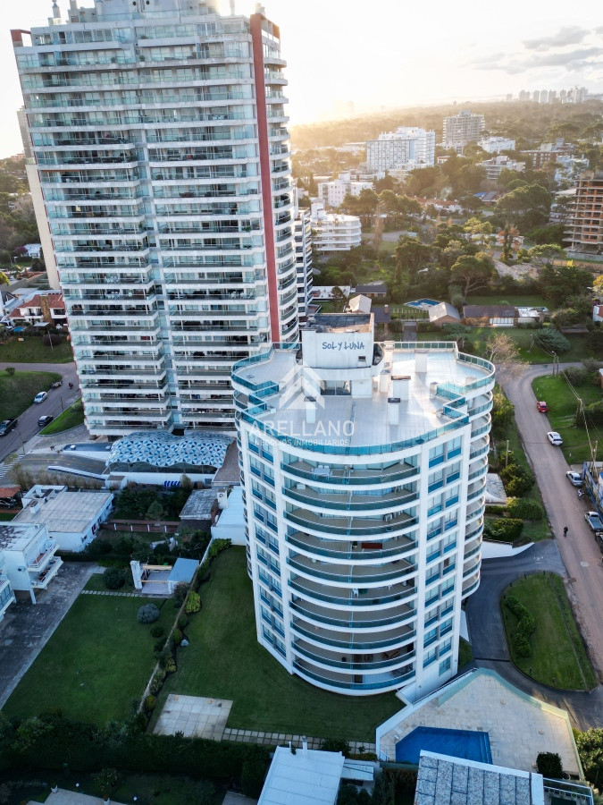 Apartamento ID.5700 - Apartamento en venta de 3 dormitorios en Playa Brava 