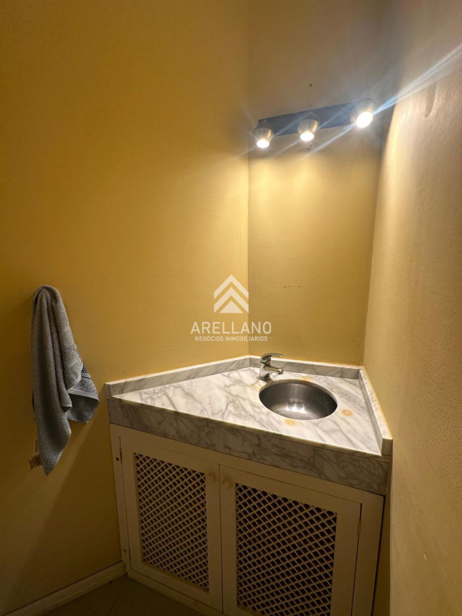 Apartamento ID.4239 - Apartamento en venta y alquiler temporal, 3 dormitorios, frente al mar Playa mansa, Punta del Este