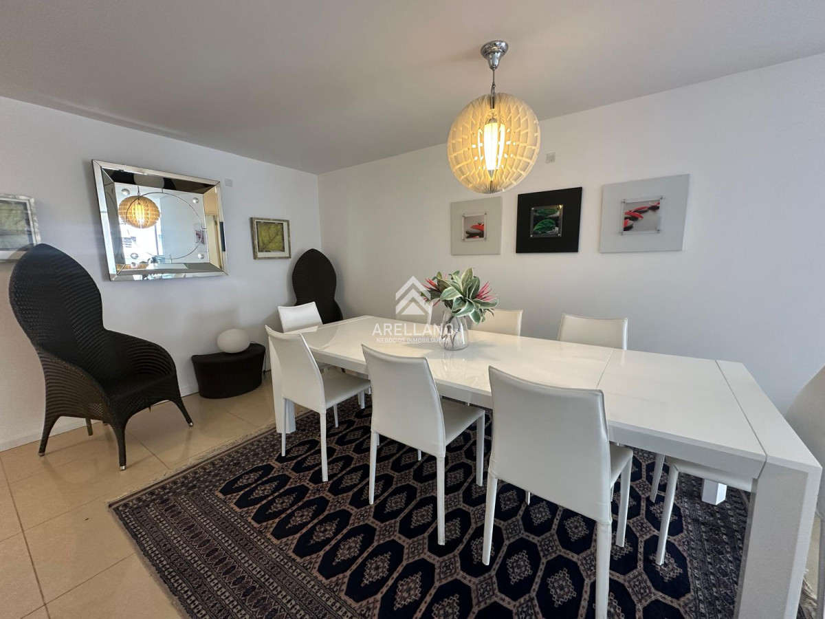 Apartamento ID.5700 - Apartamento en venta de 3 dormitorios en Playa Brava 