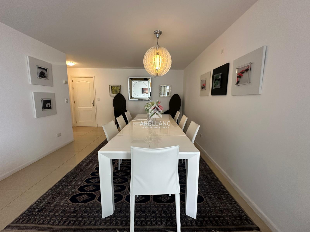 Apartamento ID.5700 - Apartamento en venta de 3 dormitorios en Playa Brava 