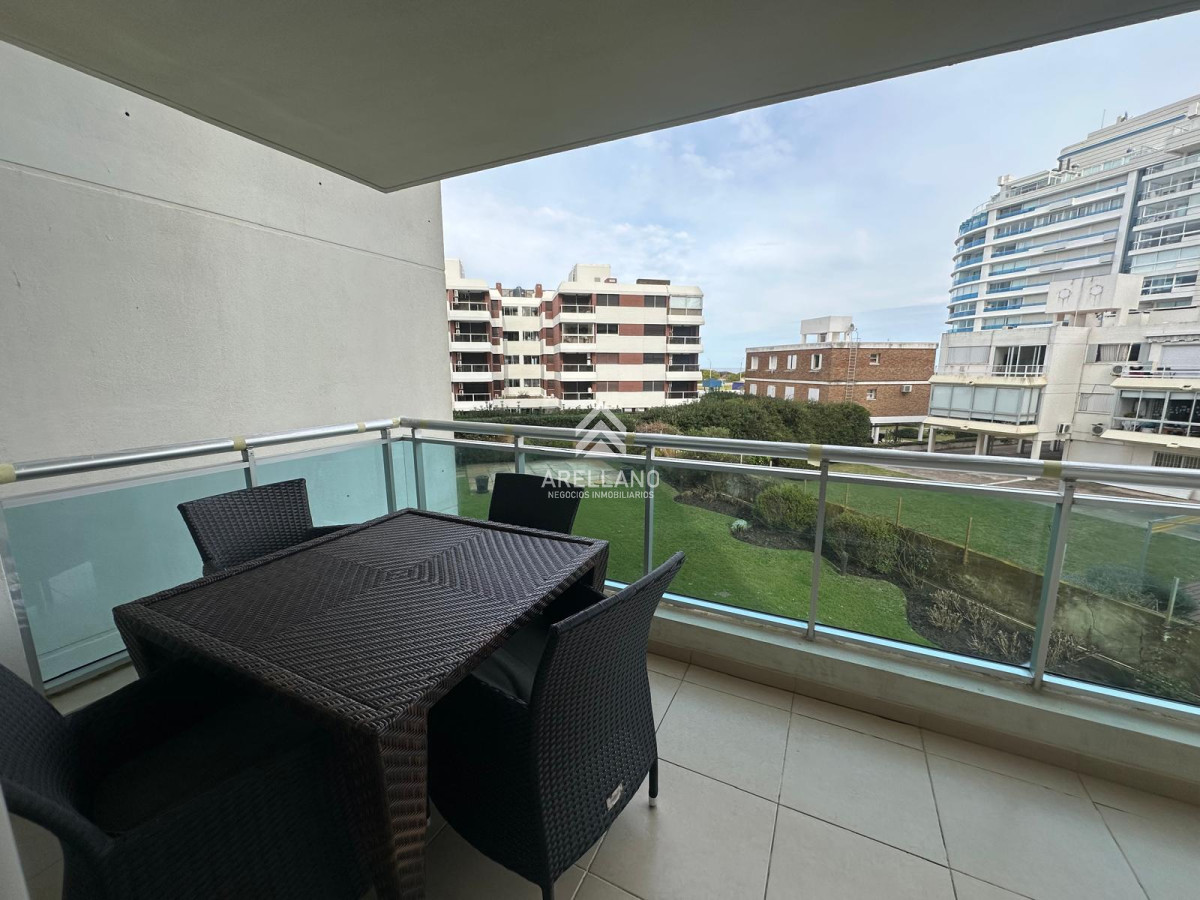 Apartamento ID.5700 - Apartamento en venta de 3 dormitorios en Playa Brava 