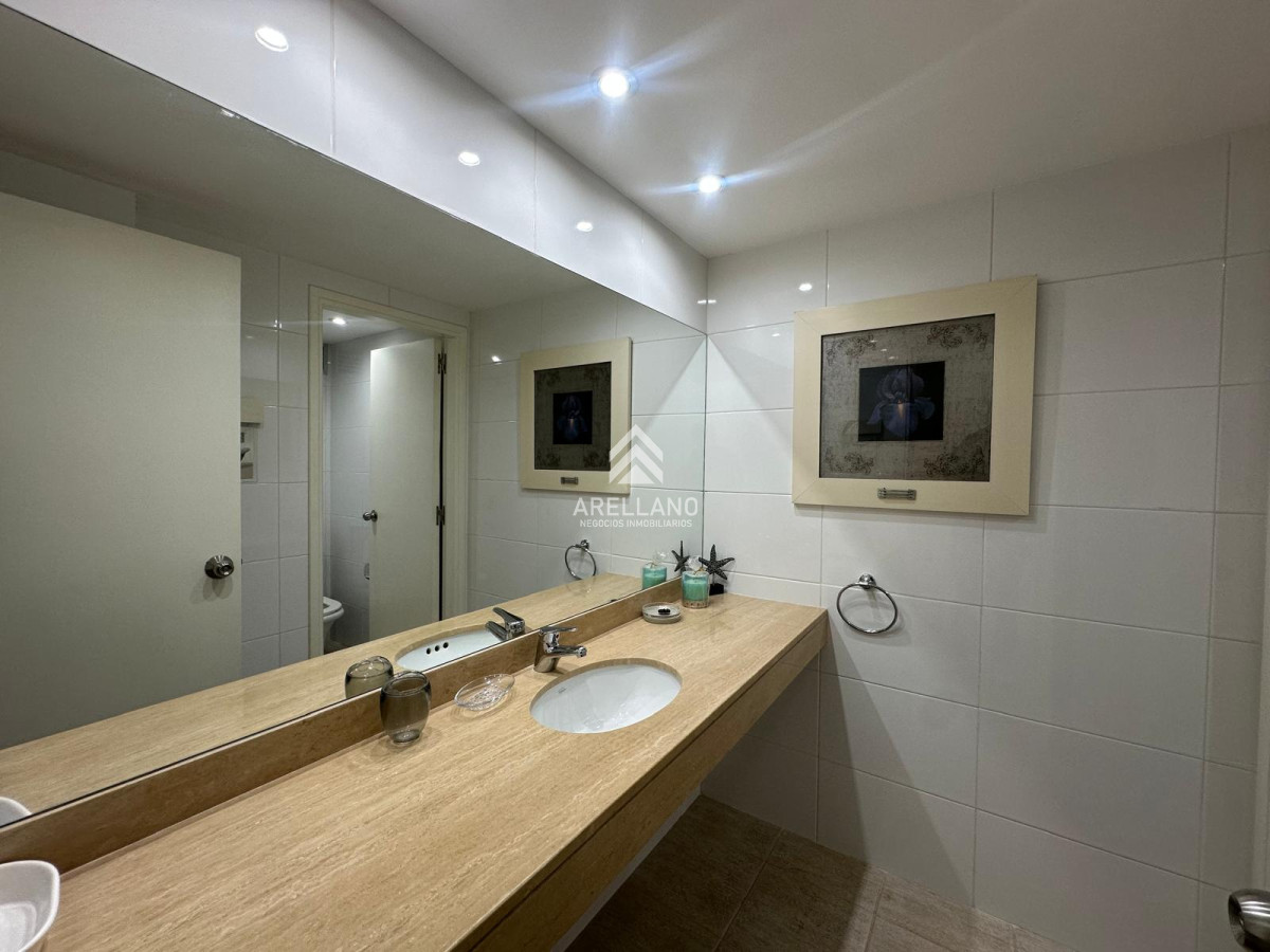 Apartamento ID.5700 - Apartamento en venta de 3 dormitorios en Playa Brava 