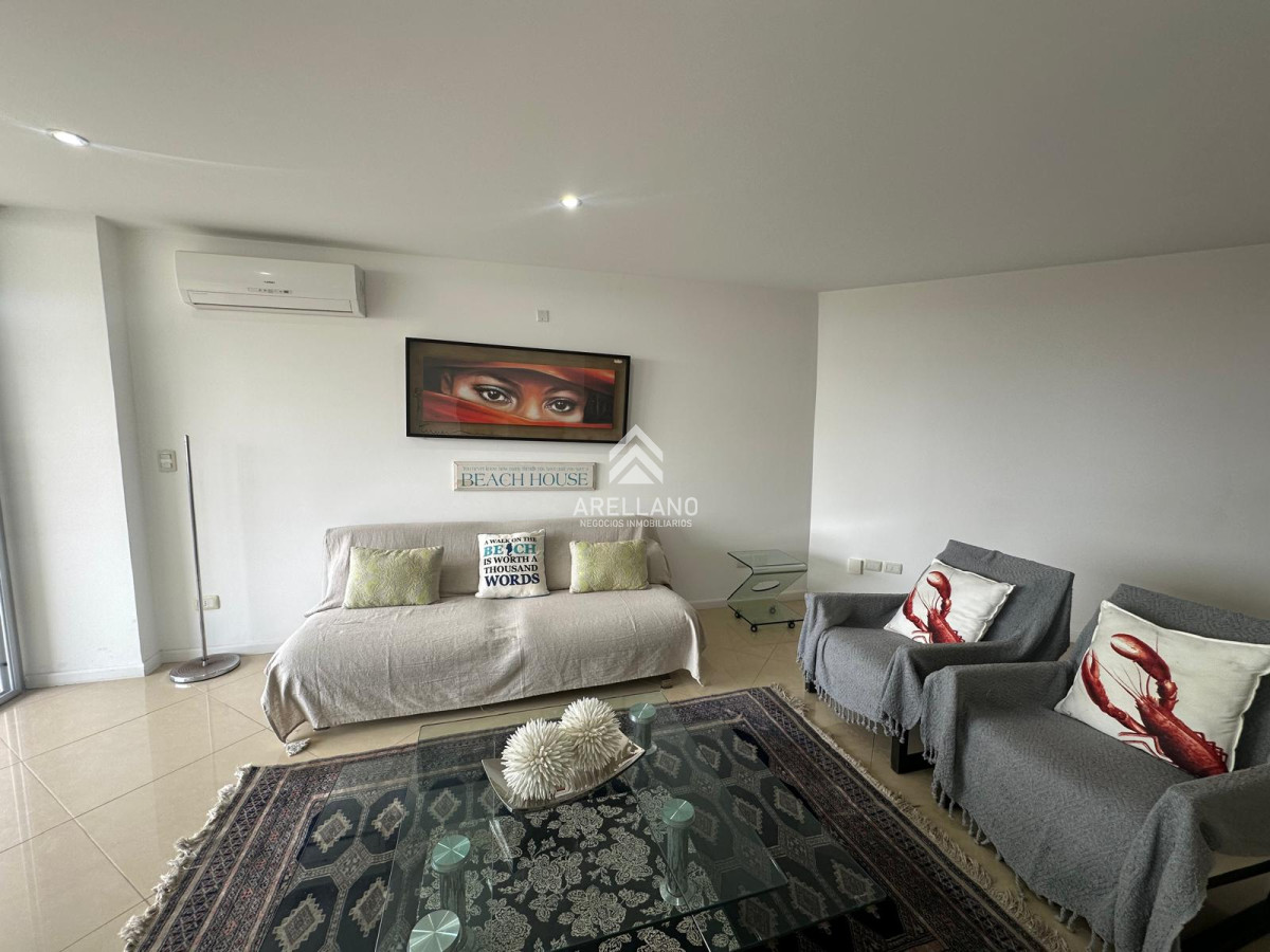 Apartamento ID.5700 - Apartamento en venta de 3 dormitorios en Playa Brava 