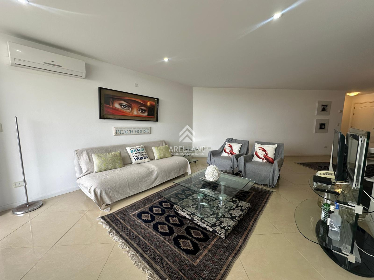 Apartamento ID.5700 - Apartamento en venta de 3 dormitorios en Playa Brava 