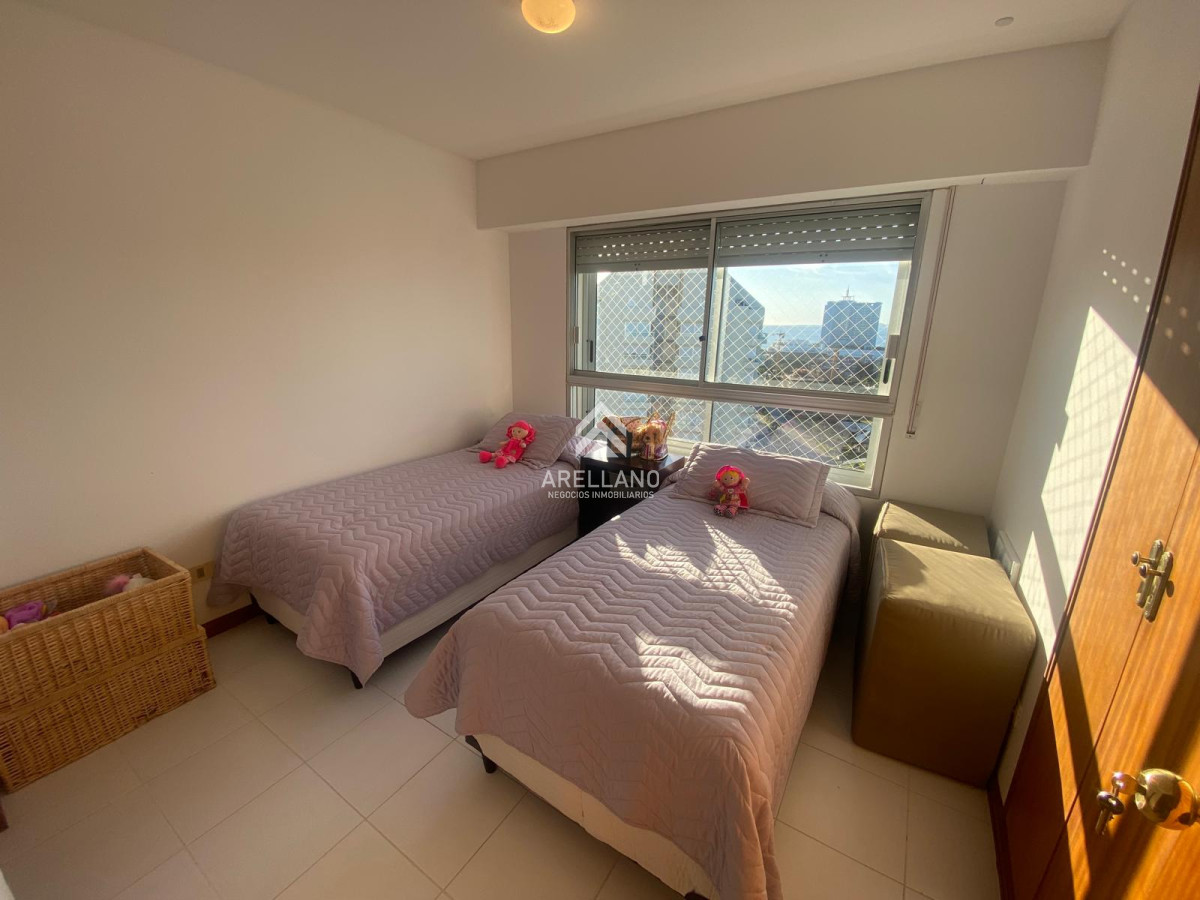 Apartamento ID.4238 - Apartamento 3 dormitorios en alquiler temporal Playa Brava, Punta del Este