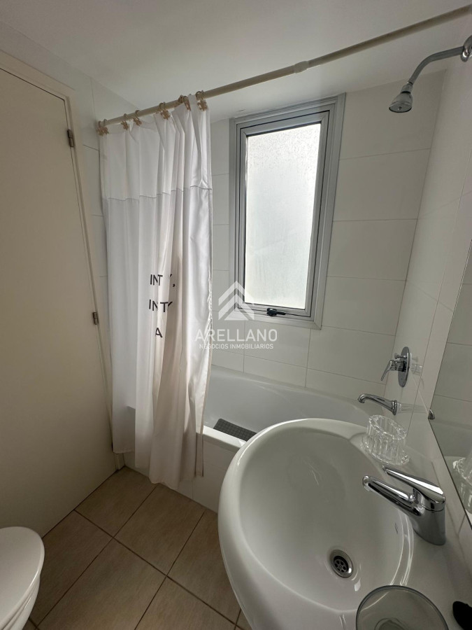 Apartamento ID.5700 - Apartamento en venta de 3 dormitorios en Playa Brava 