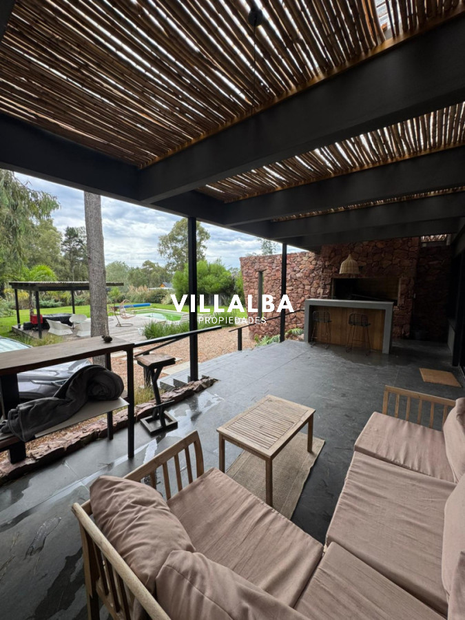 Apartamento ID.4622 - Excelente Casa en venta, 2 dormitorios, 1000 metros de terreno, Chacras del Pinar, Maldonado