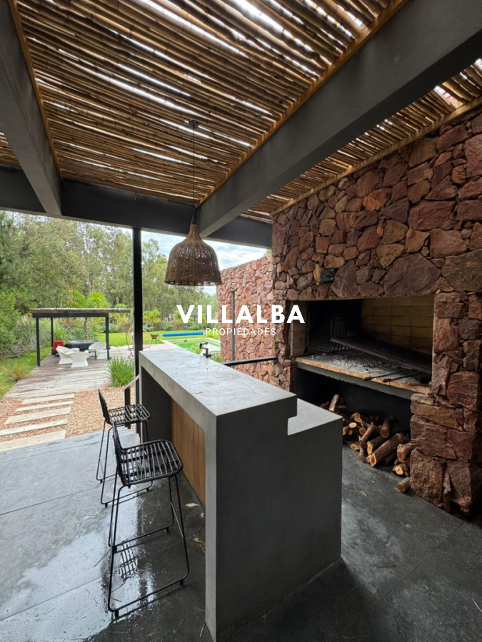 Apartamento ID.4622 - Excelente Casa en venta, 2 dormitorios, 1000 metros de terreno, Chacras del Pinar, Maldonado
