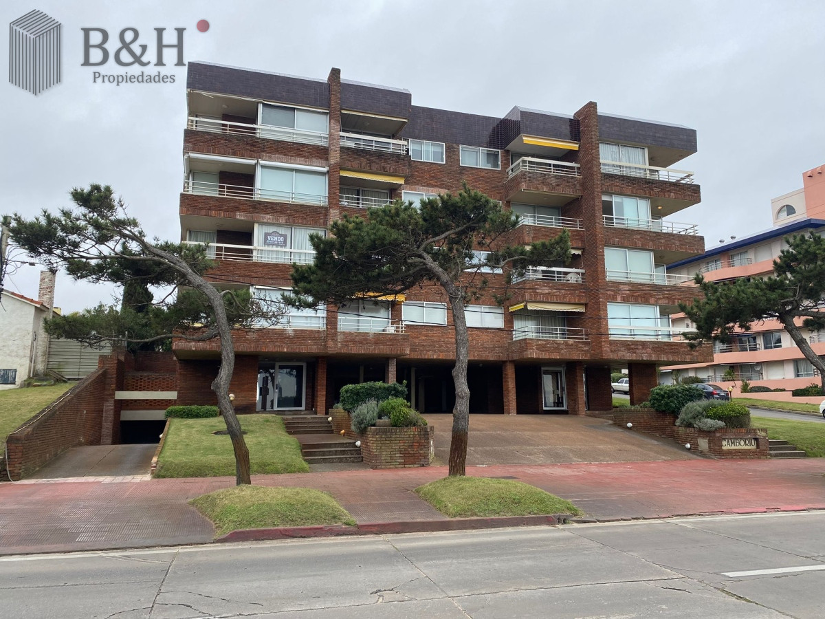 Apartamento ID.5536 - Apartamento en venta de 3 dormitorios primera linea, Mansa