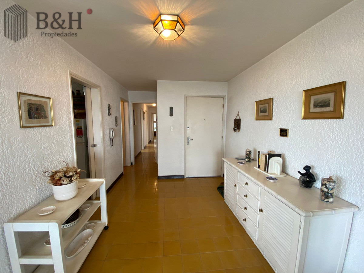 Apartamento ID.5536 - Apartamento en venta de 3 dormitorios primera linea, Mansa