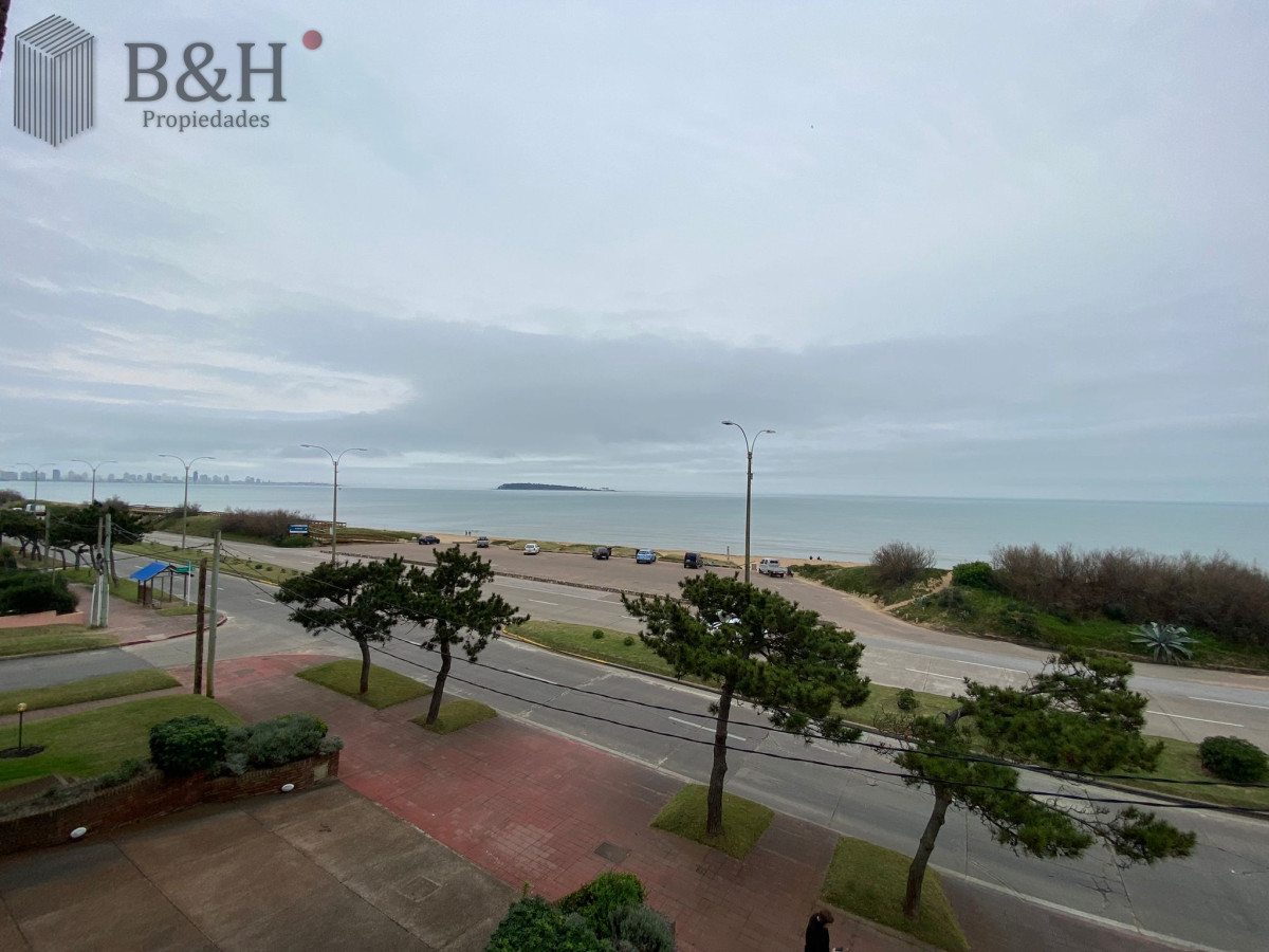 Apartamento en venta de 3 dormitorios primera linea, Mansa - BYH5536A